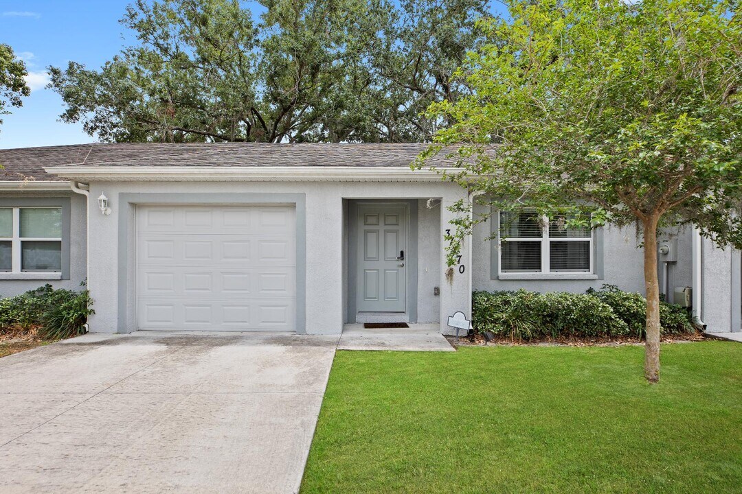 37770 Kelly B Ct in Zephyrhills, FL - Building Photo