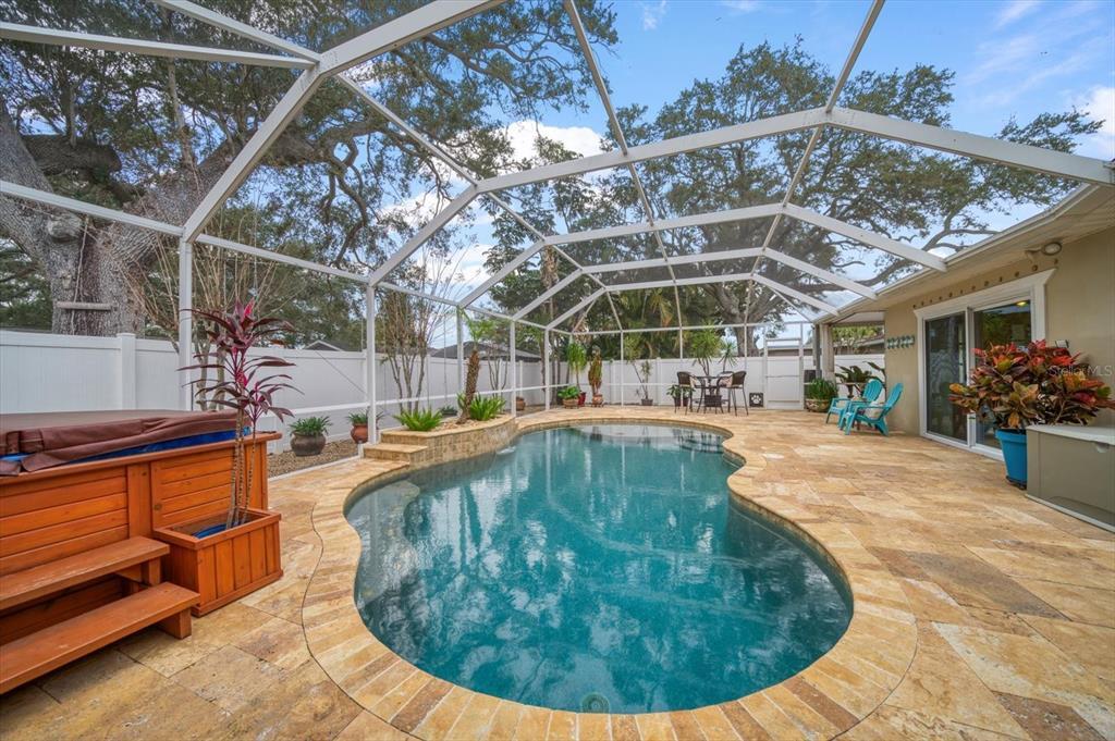 2202 Lauren Dr in Largo, FL - Building Photo