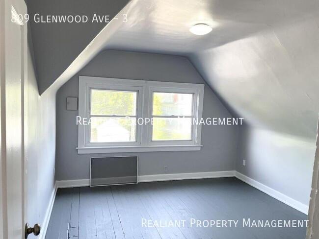 809 Glenwood Ave in Cincinnati, OH - Building Photo - Building Photo