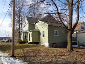 318 Bronson St, Unit 101 in Painted Post, NY - Building Photo