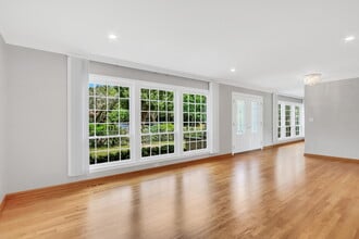 1206 Lynn Terrace in Highland Park, IL - Building Photo - Building Photo