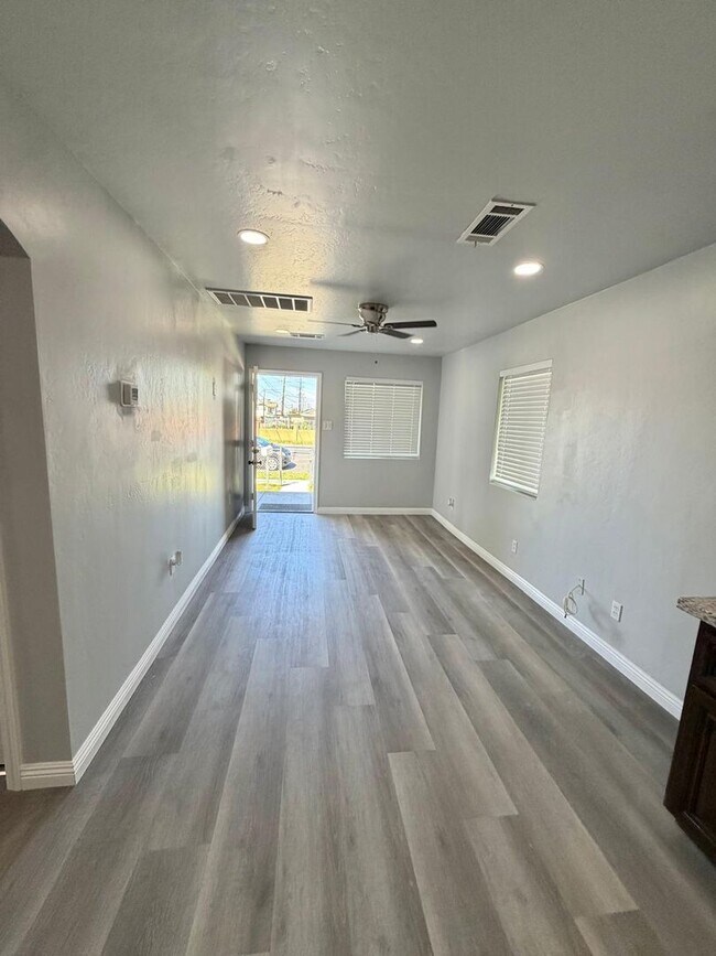 1116 9th Ave in Delano, CA - Building Photo - Building Photo