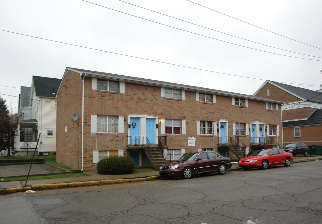 WILLIAMSBURG MANOR in New Kensington, PA - Building Photo