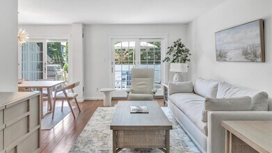 10 Leland Ln in Southampton, NY - Foto de edificio - Building Photo