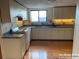 1110 Commonwealth Ave in Boston, MA - Building Photo