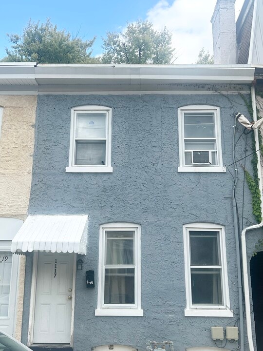 1117 Upland St in Chester, PA - Building Photo