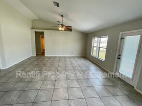 1821 SW 22nd Ln in Cape Coral, FL - Building Photo - Building Photo