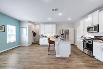 5119 Topaz Bnd in San Antonio, TX - Building Photo - Building Photo