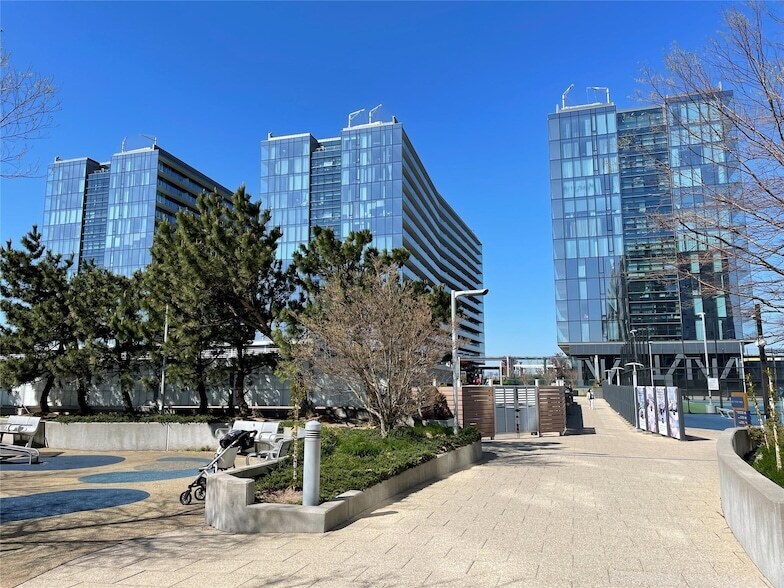 13101 40th Rd, Unit 16Z in Queens, NY - Foto de edificio