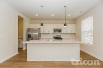 360 Park Glen Dr in Mount Juliet, TN - Foto de edificio - Building Photo