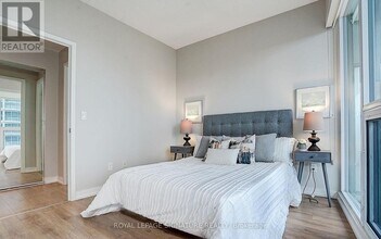 115 McMahon Dr in Toronto, ON - Building Photo - Building Photo