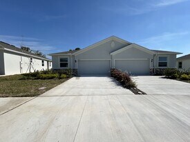 32746 Rustic Rise Rd in San Antonio, FL - Building Photo