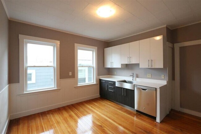 21 Granite St, Unit 2 in Somerville, MA - Foto de edificio - Building Photo