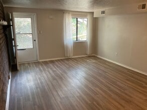 446 Crosbie Dr in Canonsburg, PA - Building Photo - Building Photo