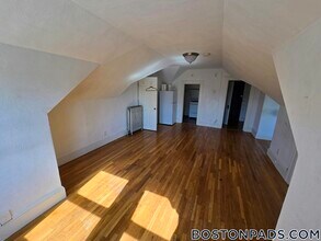 44 Central St, Unit 6 in Somerville, MA - Foto de edificio - Building Photo