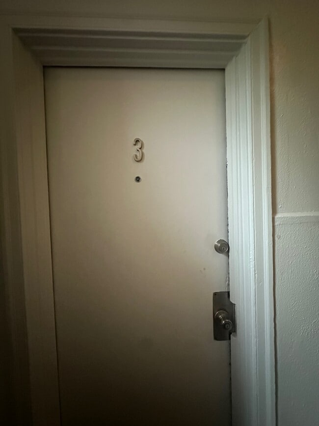 1226 F St NE, Unit 3 in Washington, DC - Building Photo - Building Photo