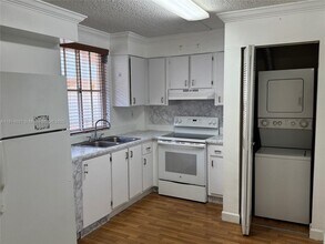 6195 NW 186th St in Hialeah, FL - Building Photo - Building Photo