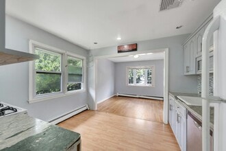 106 Hillside Ave in Cresskill, NJ - Foto de edificio - Building Photo