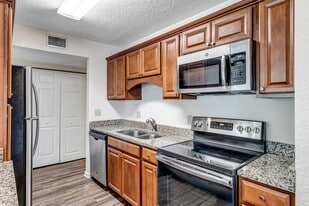 Villas Continental in Orange Park, FL - Building Photo