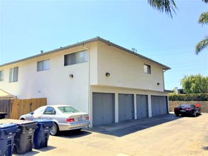 5521 Cross Dr in Huntington Beach, CA - Foto de edificio - Other