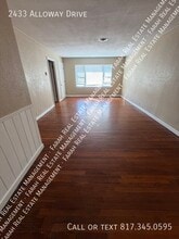 2433 Alloway Dr in Fort Worth, TX - Building Photo - Building Photo
