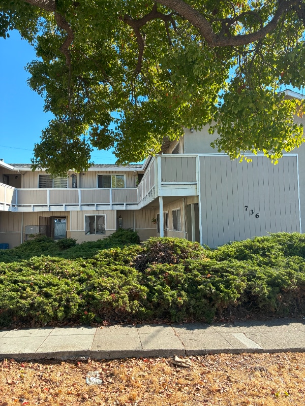 736 Memorial Way