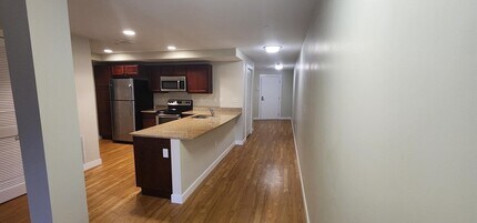 20 Pond St in Braintree, MA - Foto de edificio - Building Photo