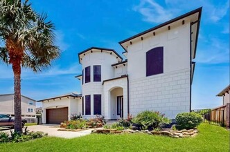 1834 Lakeside Dr in Seabrook, TX - Building Photo - Building Photo