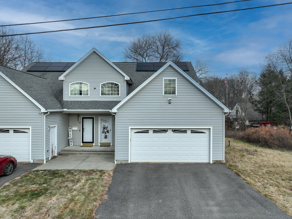 8 Moreland Ave in Waterbury, CT - Building Photo