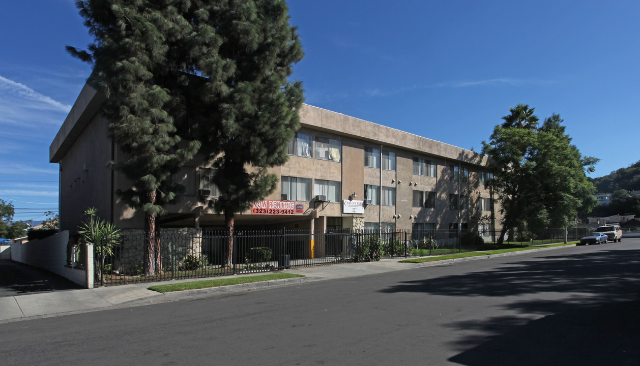 Carlota Park in Los Angeles, CA - Foto de edificio