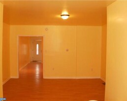 5427 Spruce St in Philadelphia, PA - Building Photo