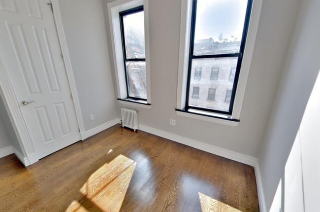 property at 156 W 72nd St