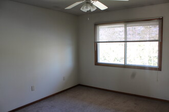 1003 Parkway Dr in Boone, IA - Building Photo - Interior Photo