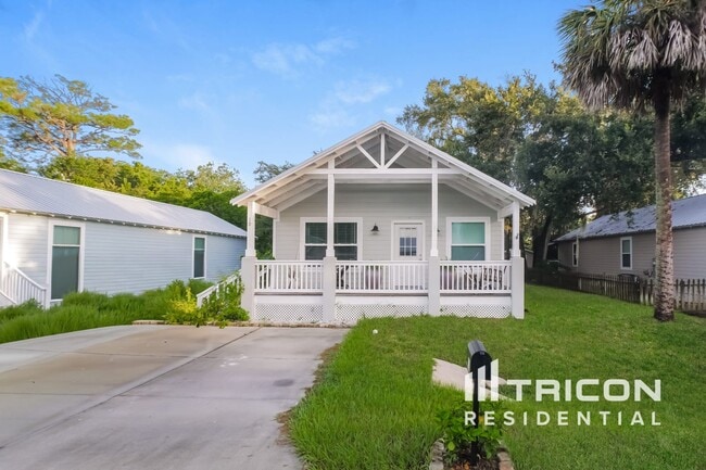property at 10 Poinciana Cove Rd