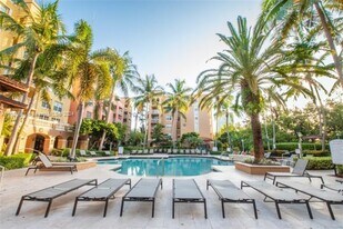 19501 E Country Club Dr, Unit 9208 in Miami, FL - Building Photo