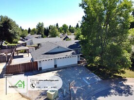 1976 Chiella Ln in Redding, CA - Building Photo