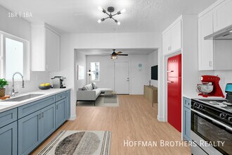 5926 S Hoover St in Los Angeles, CA - Building Photo - Building Photo