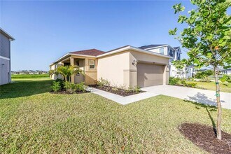 9335 Sandy Bluffs Circle in Parrish, FL - Building Photo - Building Photo
