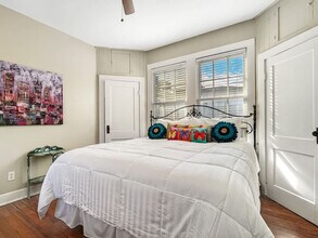 209 W Bolton St in Savannah, GA - Building Photo - Building Photo