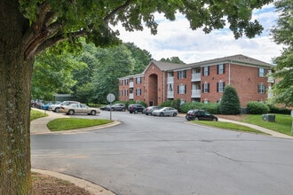 Westmont Commons in Asheville, NC - Foto de edificio - Building Photo