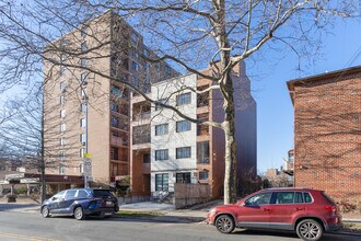 144-85 Roosevelt Ave in Flushing, NY - Building Photo - Building Photo