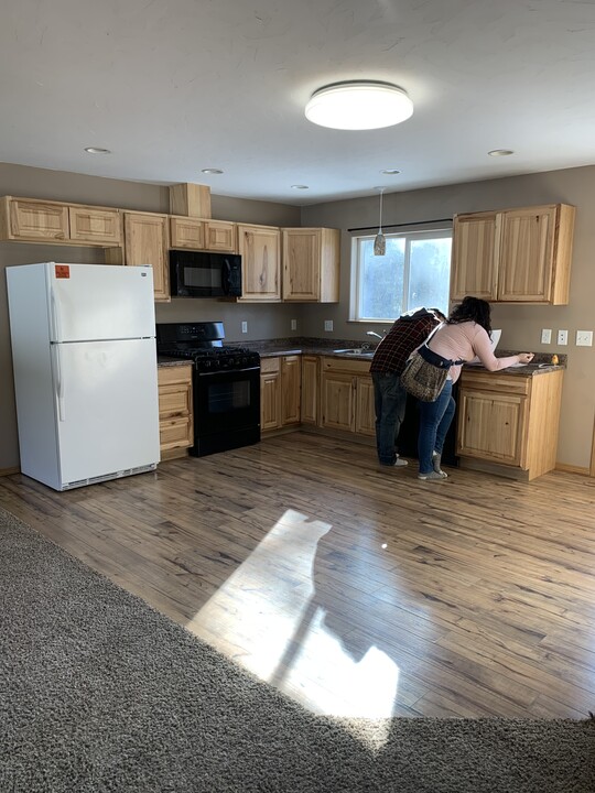 6385 W Hollywood Rd in Wasilla, AK - Building Photo