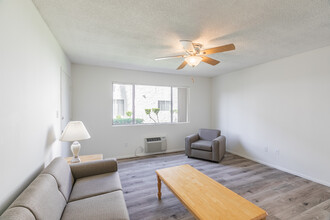 Majestic Apartments - *$500 Off* in El Cajon, CA - Foto de edificio - Interior Photo