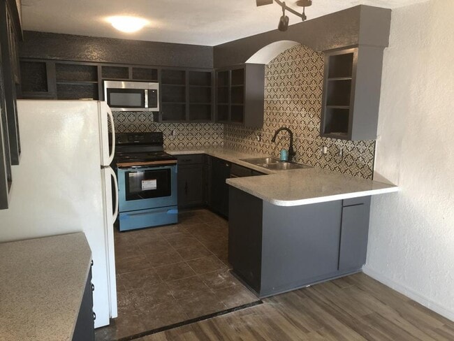 6112 S Lakewood Ave in Tulsa, OK - Building Photo - Building Photo