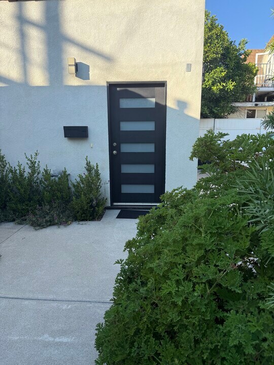 1049 Davis Ave in Glendale, CA - Building Photo