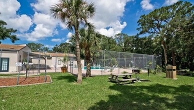 904 Byron Ln, Unit Rm #1 in Sarasota, FL - Building Photo - Building Photo