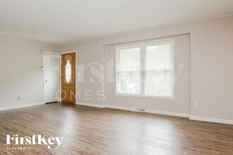 5015 NW Woody Creek Ln in Kansas City, MO - Building Photo - Building Photo