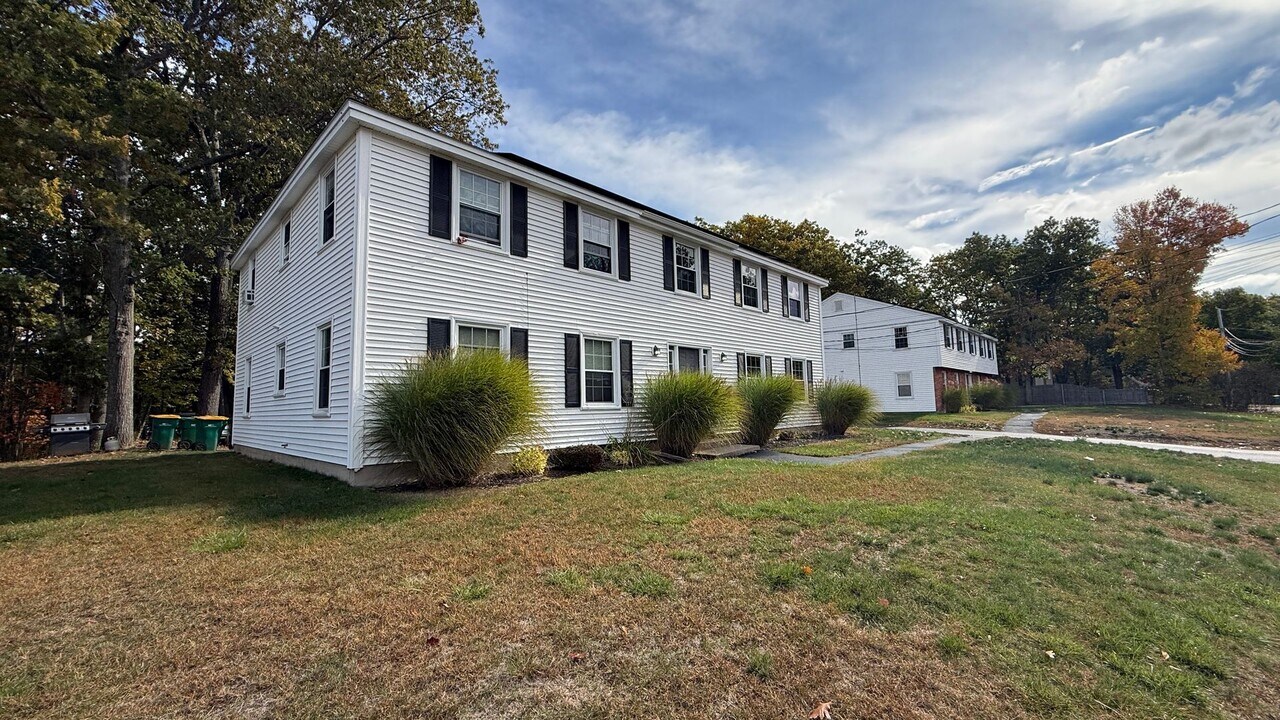 51 Patton St in Rochester, NH - Building Photo
