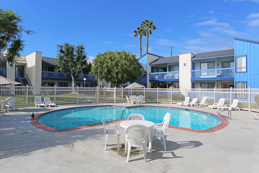 Sea Environment Apartments in Huntington Beach, CA - Building Photo