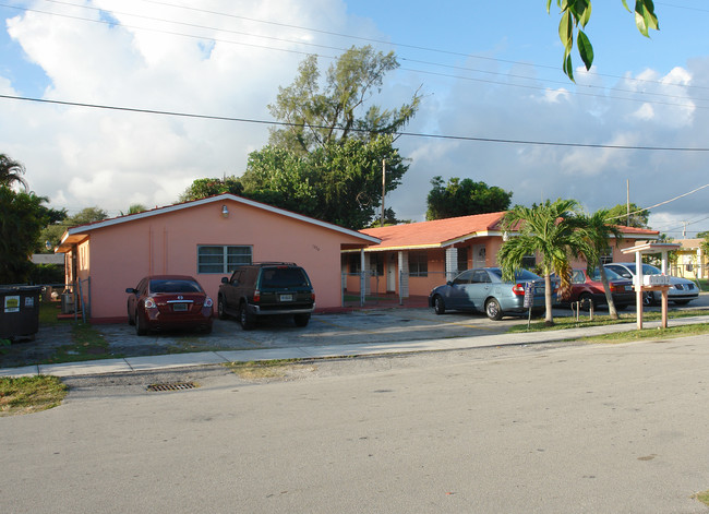 1270 NE 111th St in Miami, FL - Building Photo - Building Photo